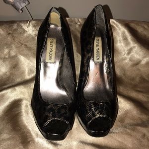 Classy Steve Madden Grey and black Leopard Pink